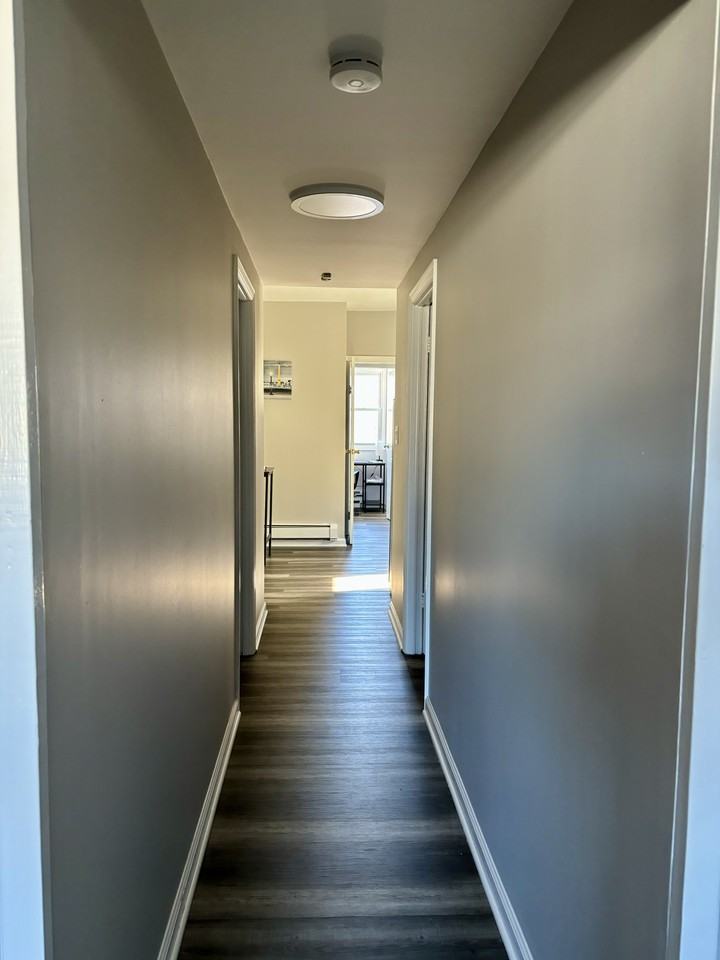 98 Van Buren St - Photo 4 of 19