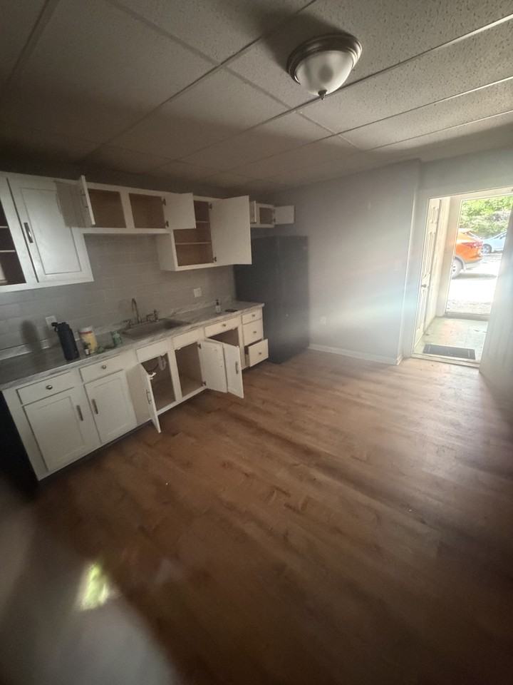 1034 Plane St #1stFL - Photo 3 of 7