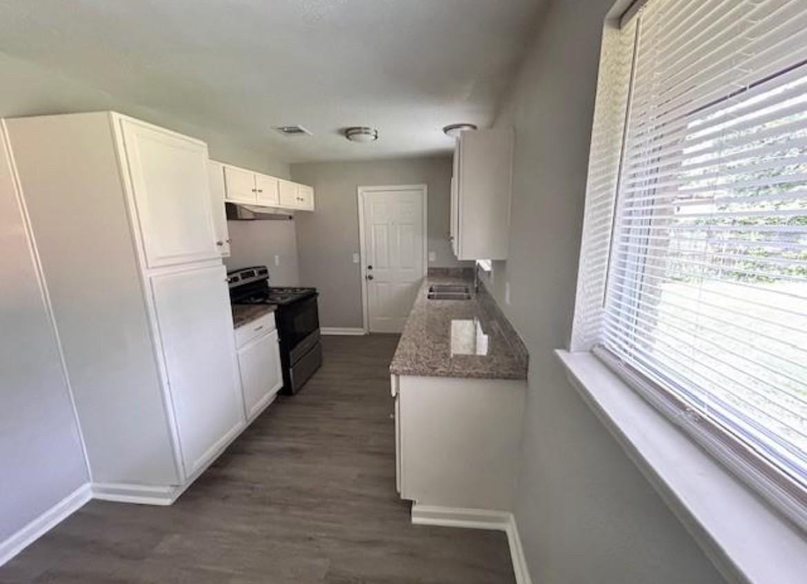 11122 Dalebrook Dr #NA - Photo 5 of 17
