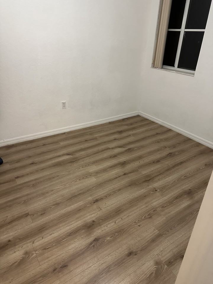 605 Sw 10th St #605 - Photo 3 of 3
