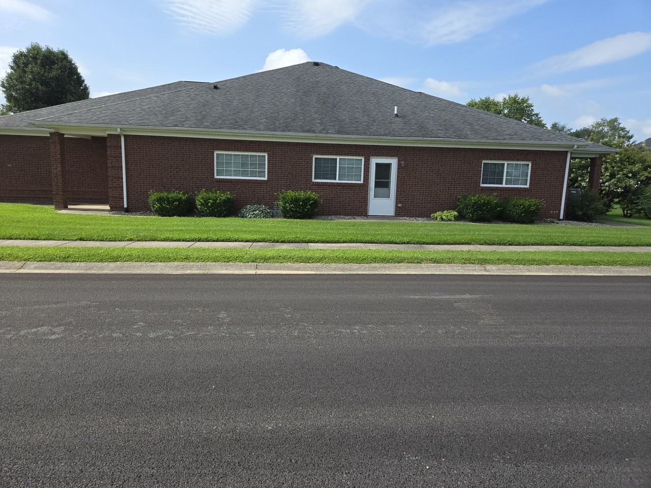 400 Lincoln Dr #B - Photo 3 of 8