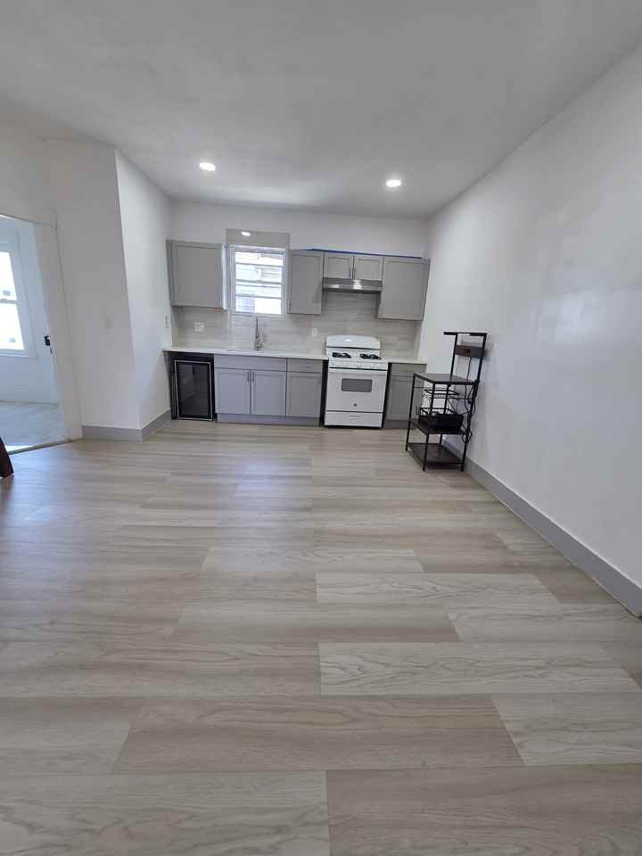 56 Pinckney St #2 - Photo 7 of 12
