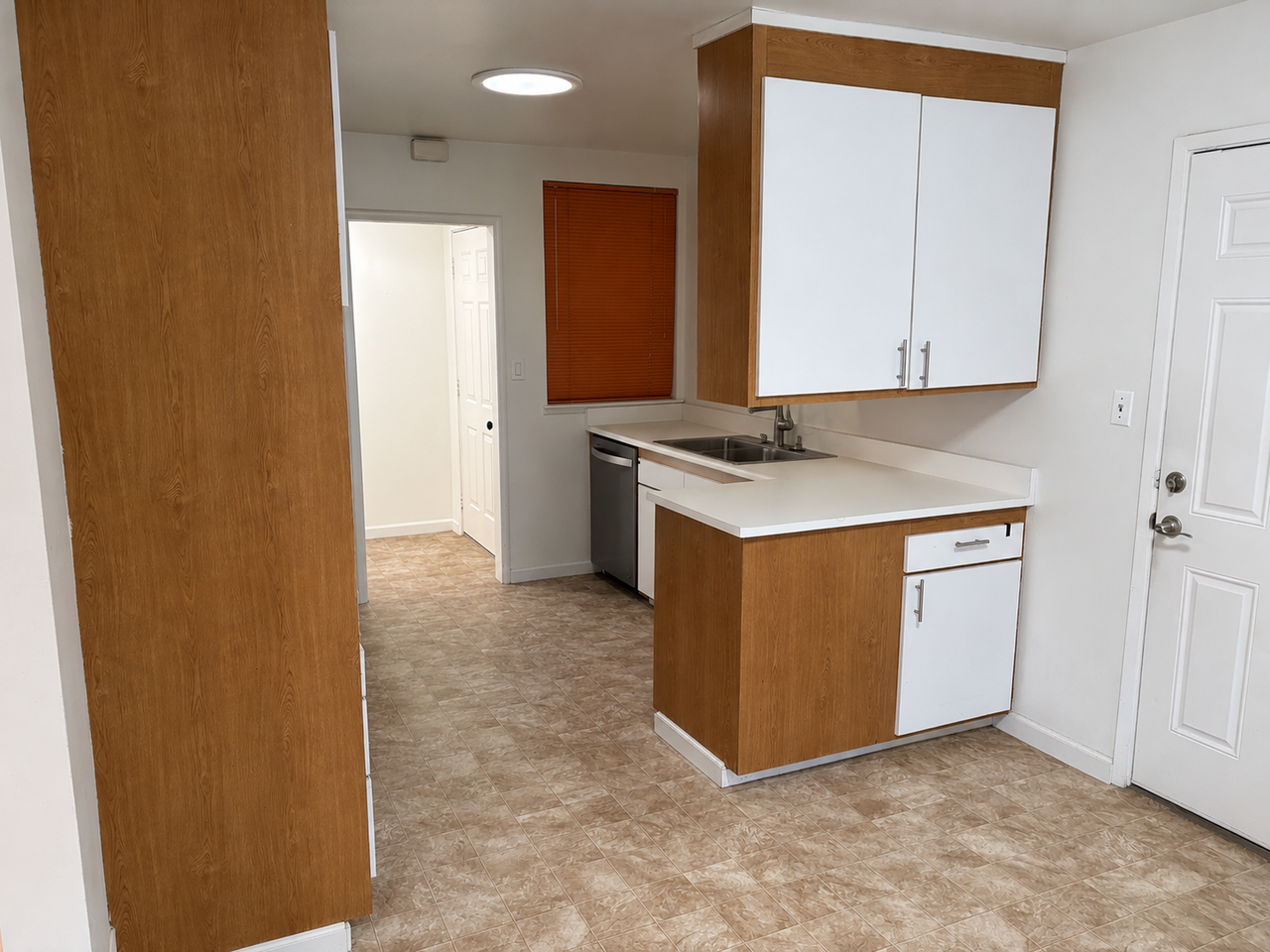 215 Saint Nicholas Ct #NA - Photo 4 of 18