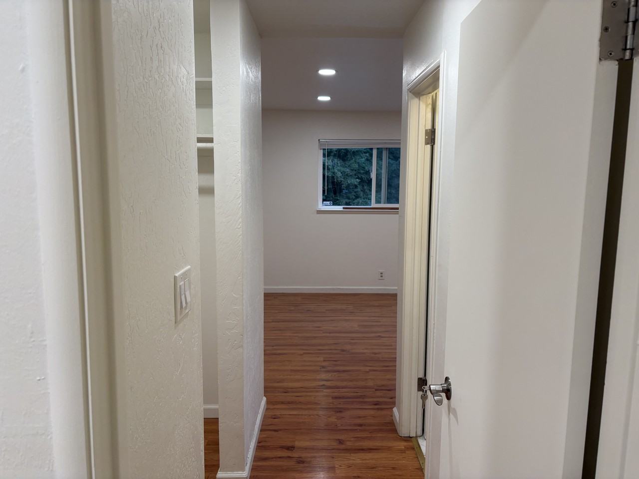 215 Saint Nicholas Ct #NA - Photo 6 of 18