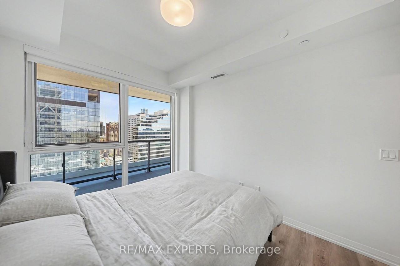 280 Dundas Street West - Photo 4 of 47