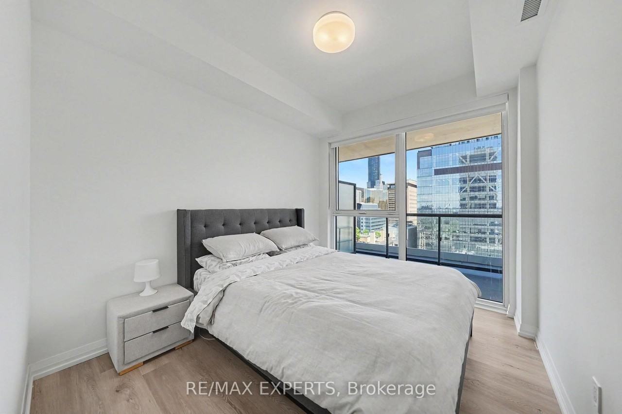 280 Dundas Street West - Photo 5 of 47