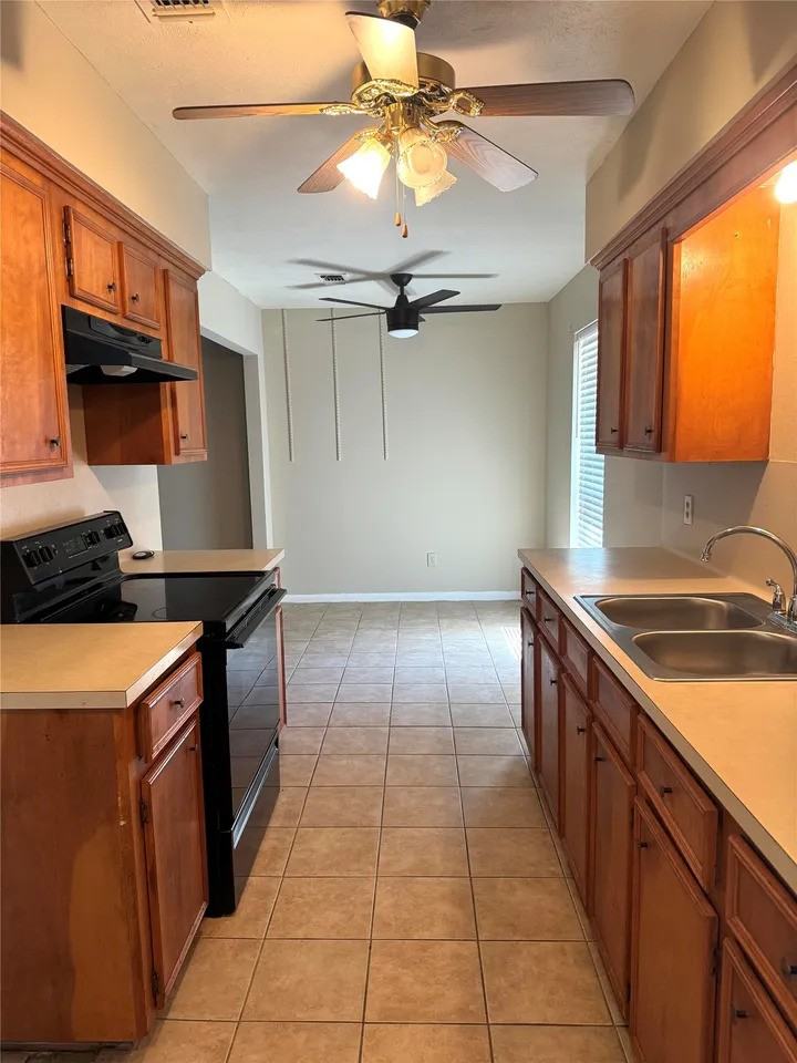 3001 Brook Dr #NA - Photo 5 of 16