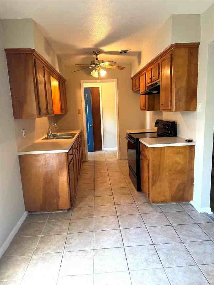 3001 Brook Dr #NA - Photo 6 of 16
