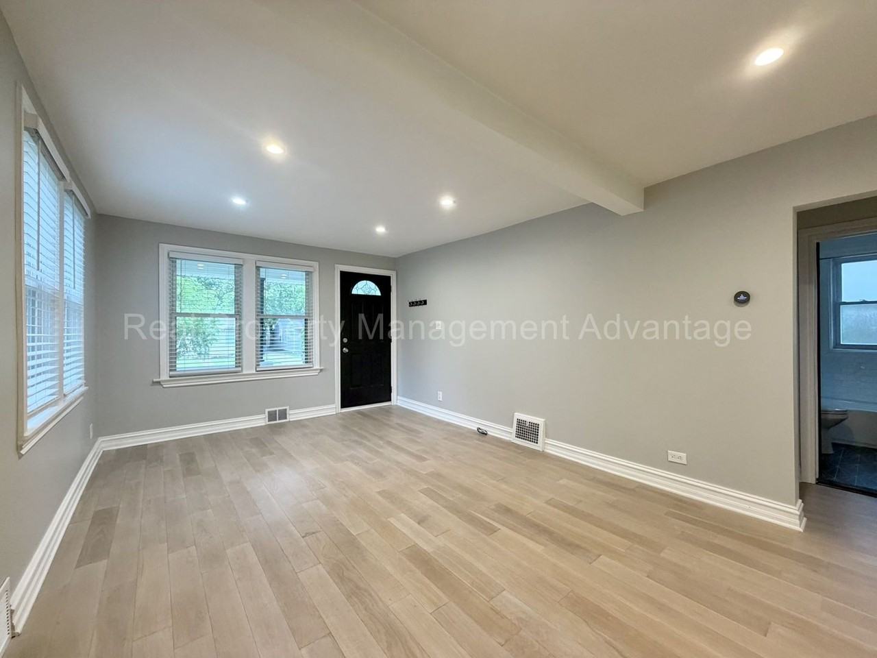 1330 E Chesterfield St - Photo 6 of 38