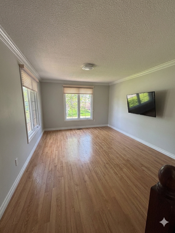 958 Smithside Court - Photo 4 of 13