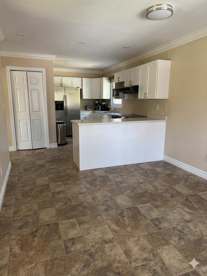 958 Smithside Court - Photo 2 of 13