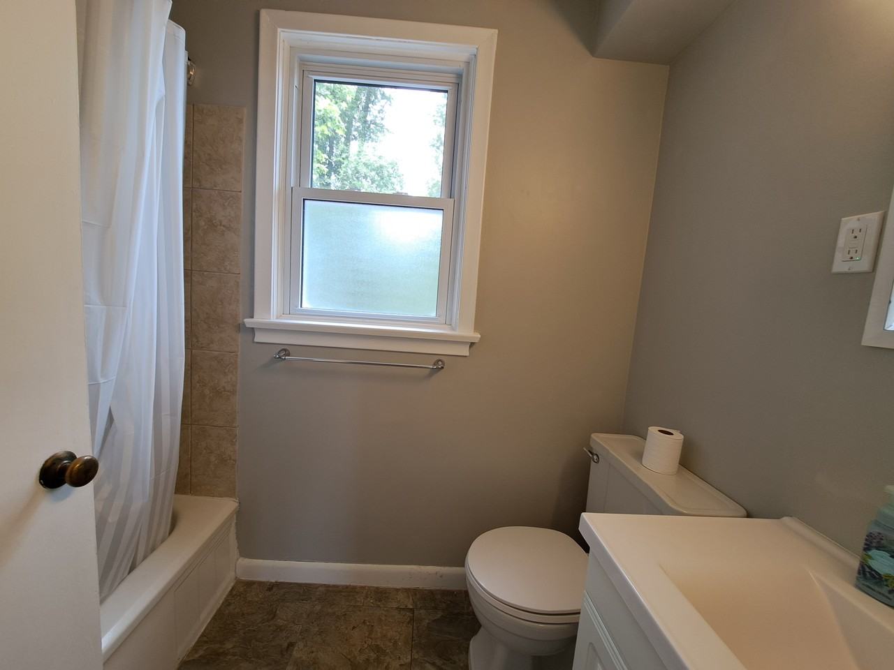 713 Maryland Avenue - Photo 3 of 12