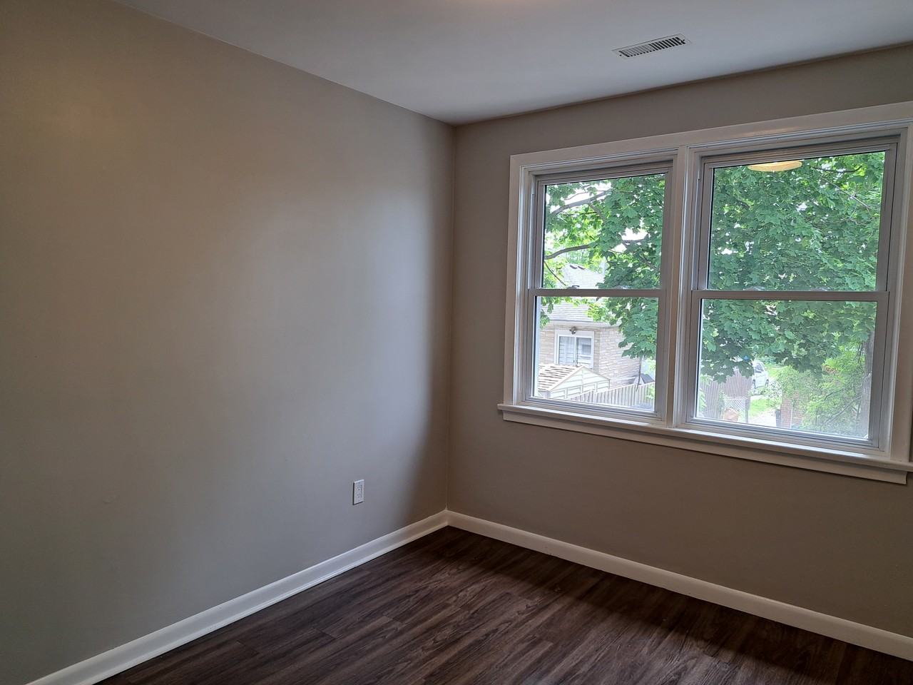 713 Maryland Avenue - Photo 5 of 12