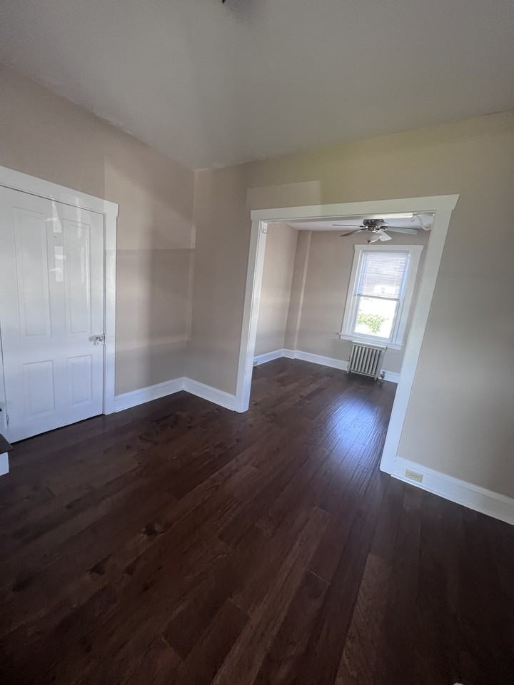 307 Green St - Photo 4 of 18