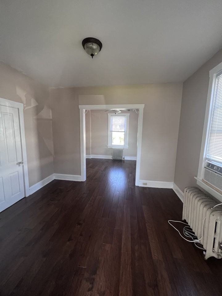 307 Green St - Photo 5 of 18