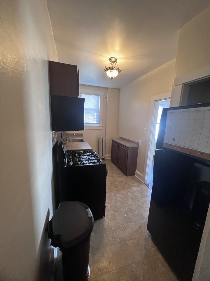 307 Green St - Photo 7 of 18