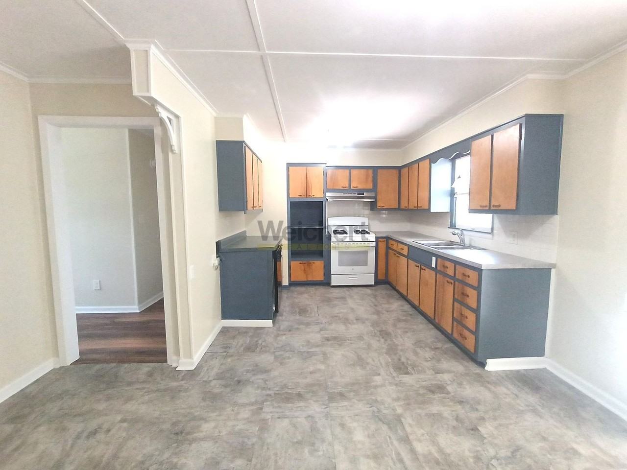 809 Thomas St - Photo 3 of 18