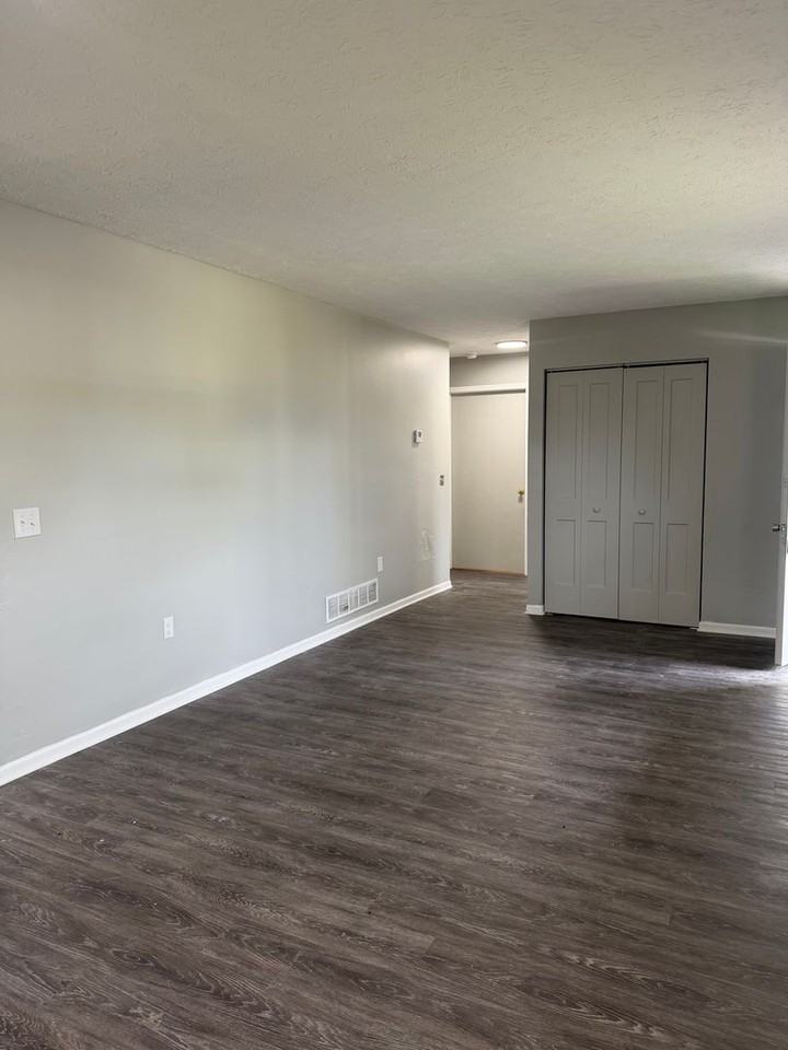1463 John Ct Se - Photo 4 of 10