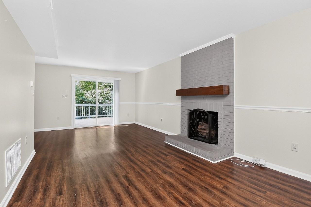 4307 Saxonbury Way - Photo 2 of 21
