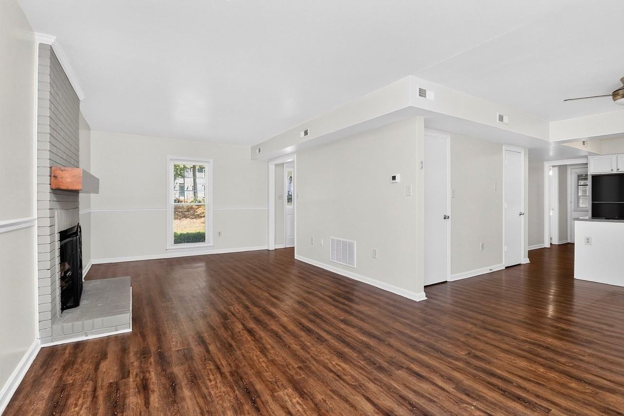 4307 Saxonbury Way - Photo 4 of 21
