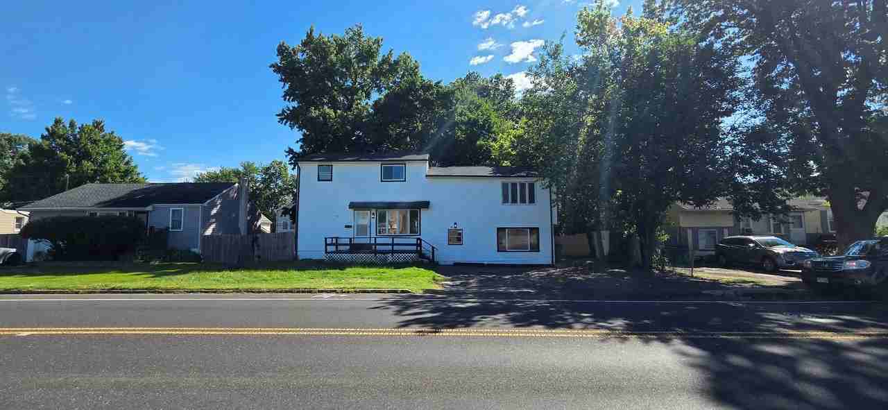 1019 Green Ln - Photo 2 of 39