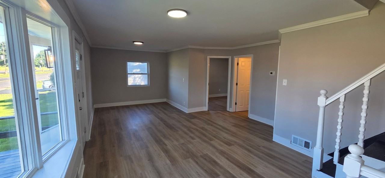 1019 Green Ln - Photo 5 of 39