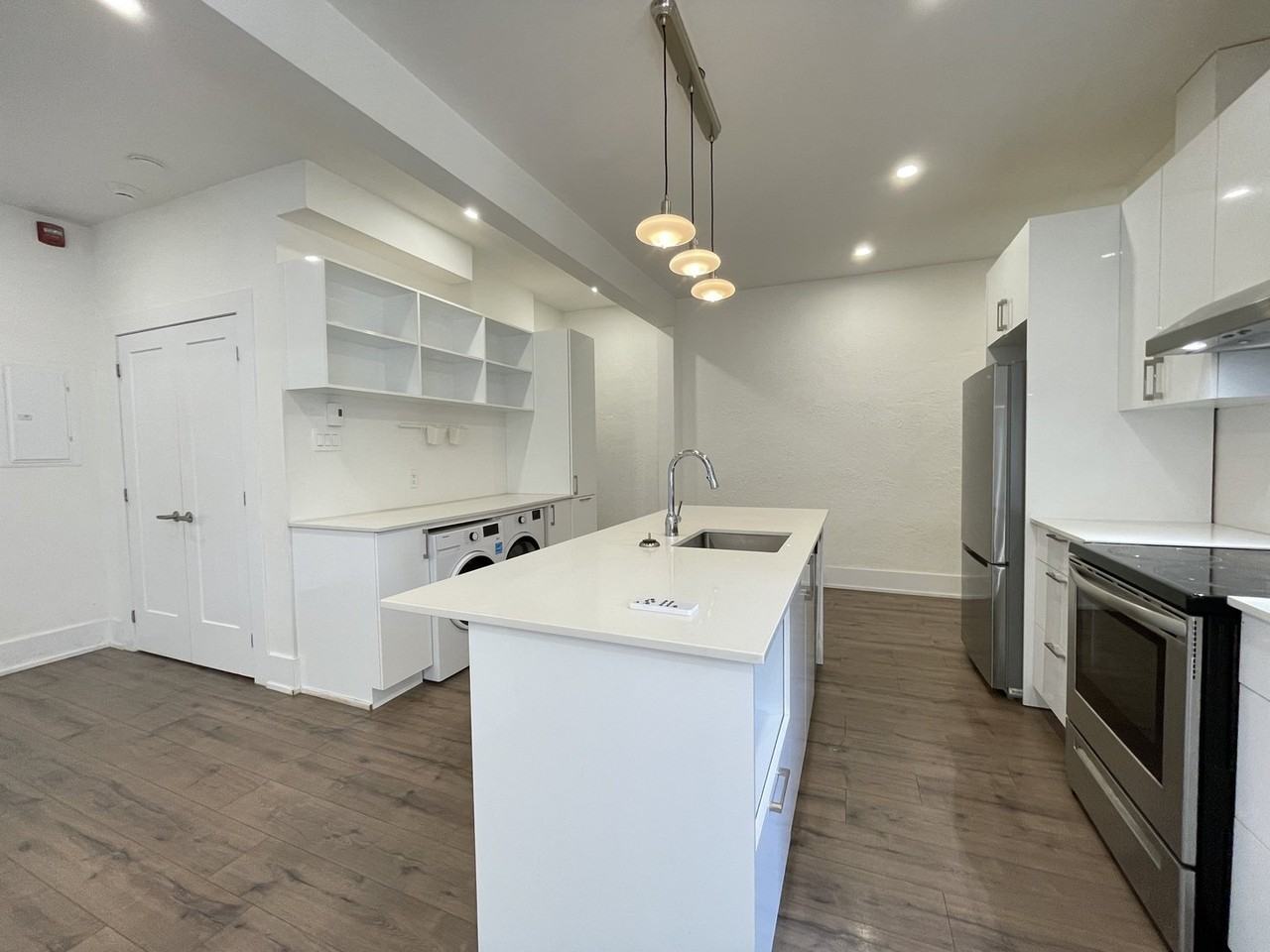 5235 Ch De La Côte-Saint-Luc - Photo 3 of 21