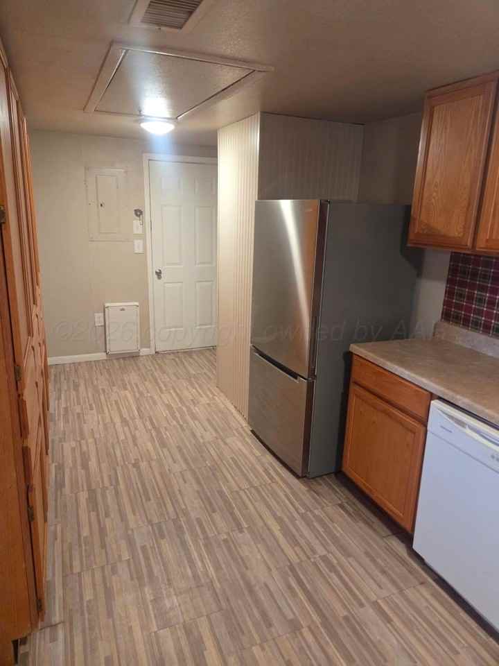 1200 1200 E SAINT FRANCIS Unit B Avenue - Photo 3 of 8