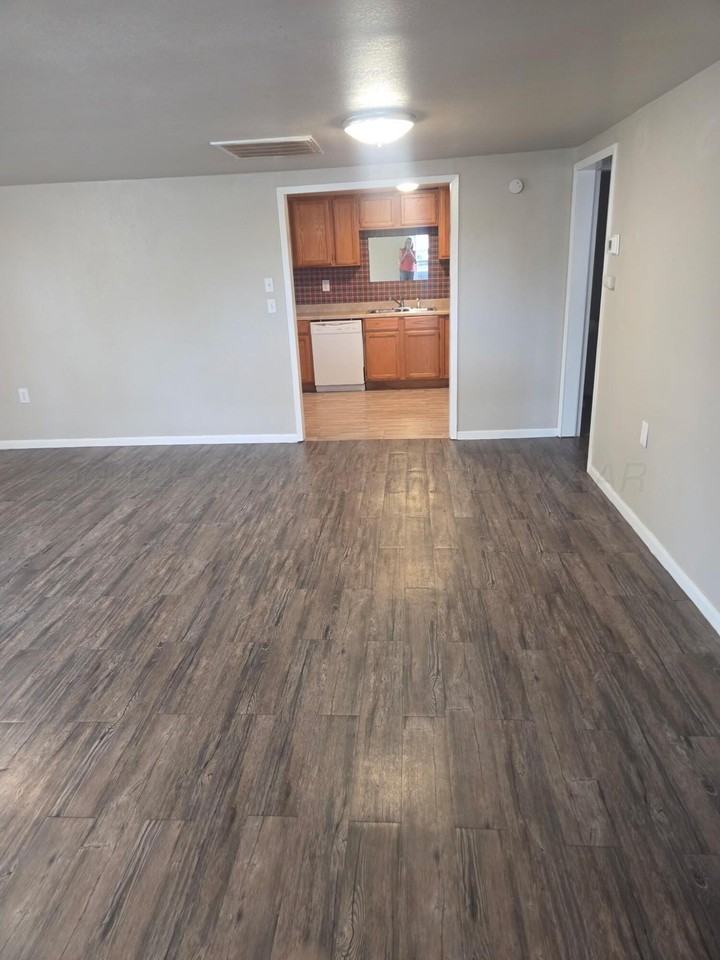 1200 1200 E SAINT FRANCIS Unit B Avenue - Photo 7 of 8