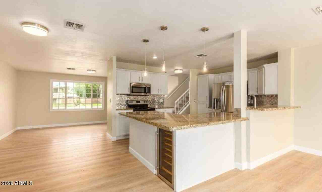 919 E La Jolla Dr - Photo 4 of 10