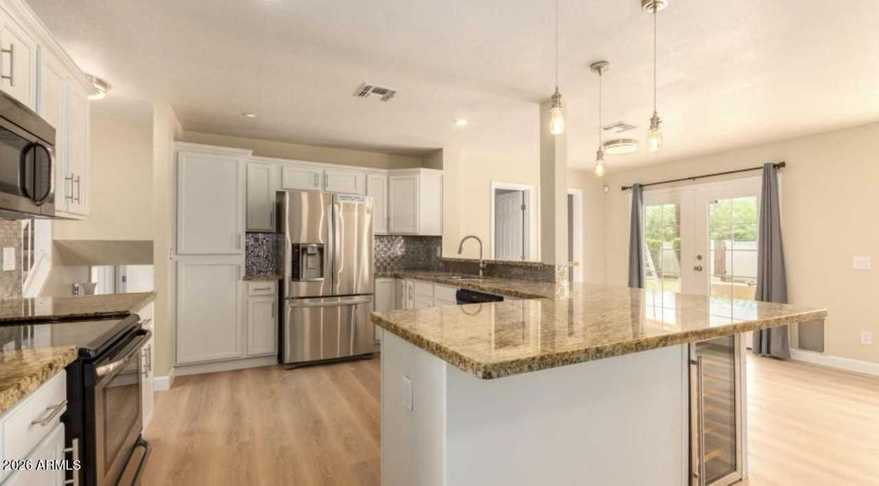 919 E La Jolla Dr - Photo 3 of 10