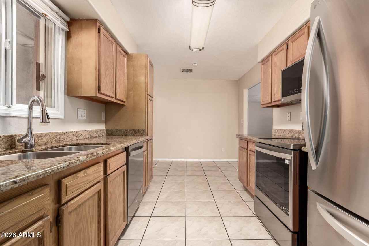 3613 S Kenneth Pl - Photo 7 of 13