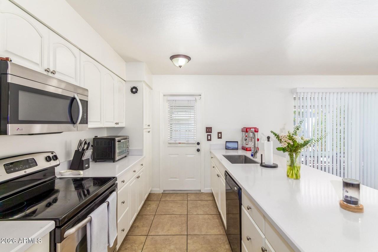 3312 S Ventura Dr - Photo 4 of 20
