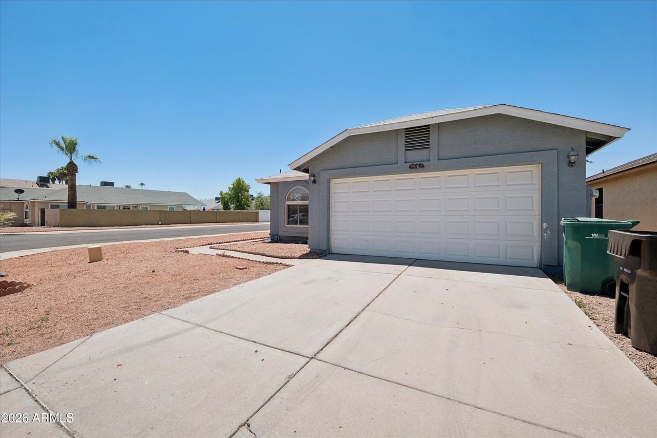 11904 N 76th Ln - Photo 2 of 21