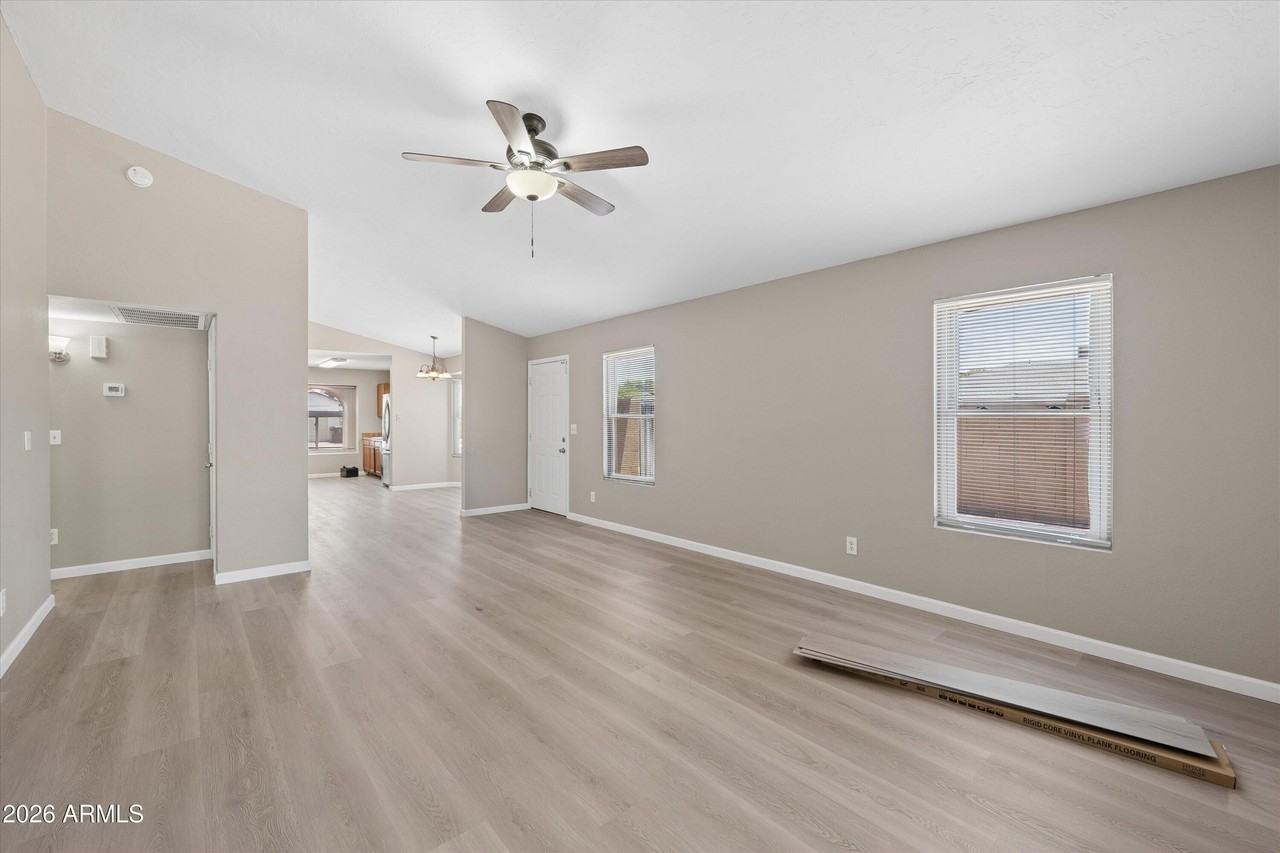 11904 N 76th Ln - Photo 4 of 21
