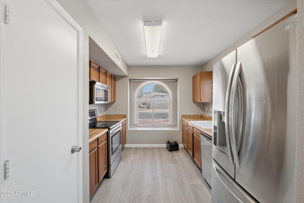 11904 N 76th Ln - Photo 6 of 21
