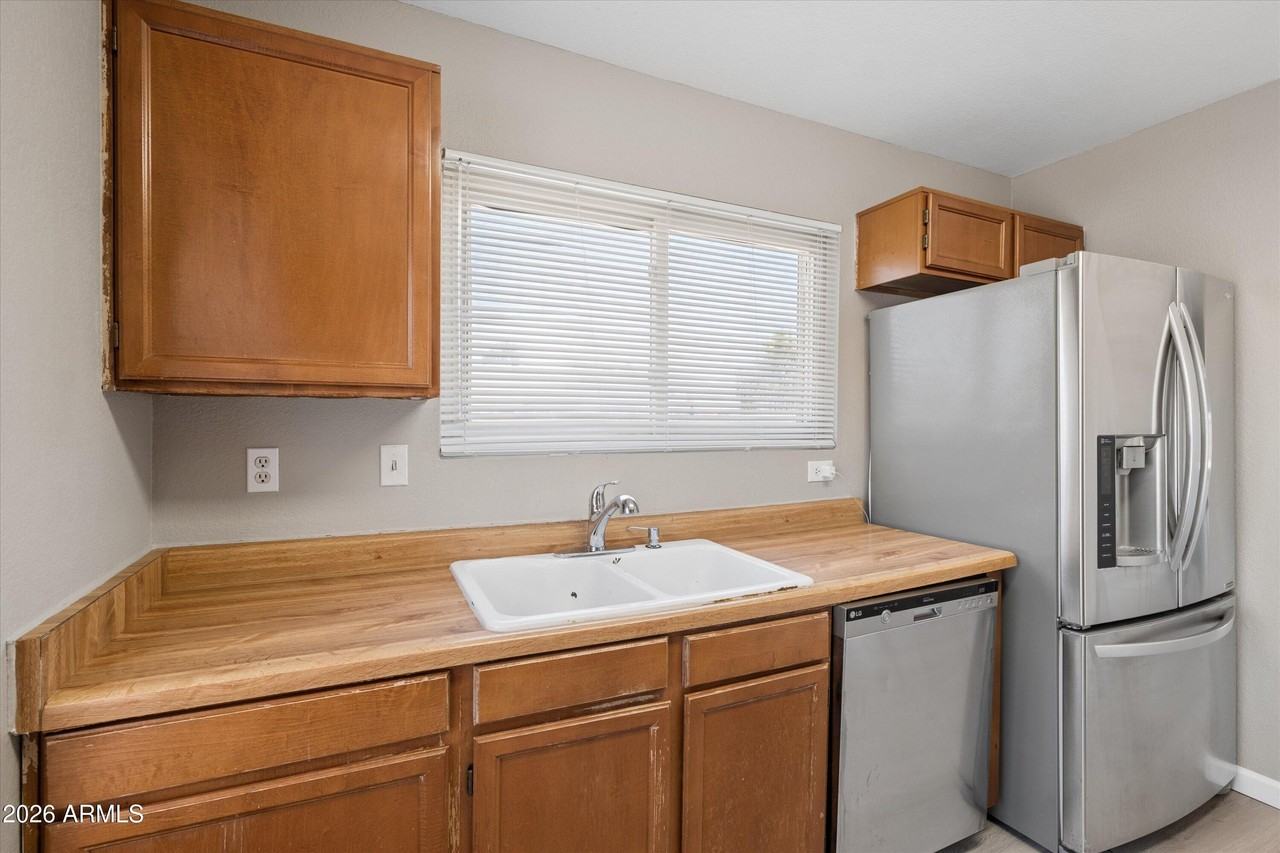 11904 N 76th Ln - Photo 7 of 21
