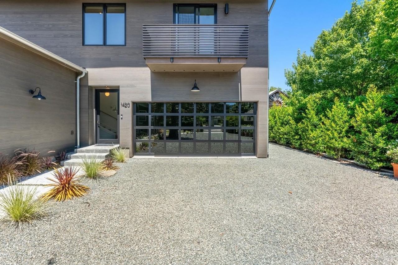1420 Allyn Ave - Photo 3 of 50