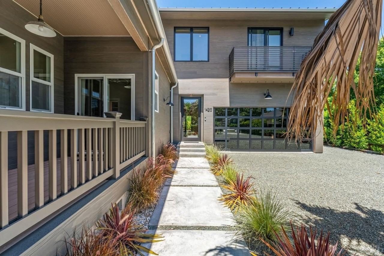 1420 Allyn Ave - Photo 4 of 50