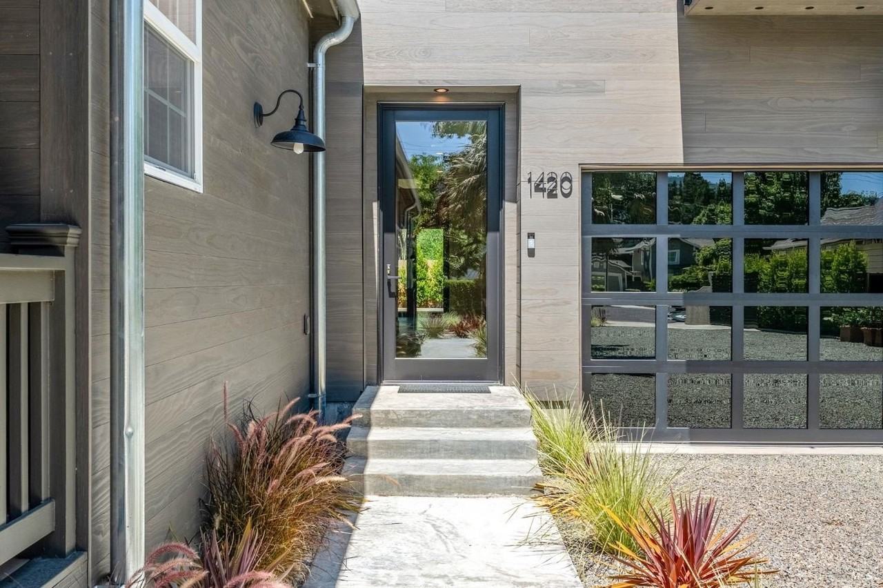 1420 Allyn Ave - Photo 5 of 50