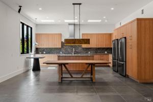 featured image of 1420 Allyn Ave
