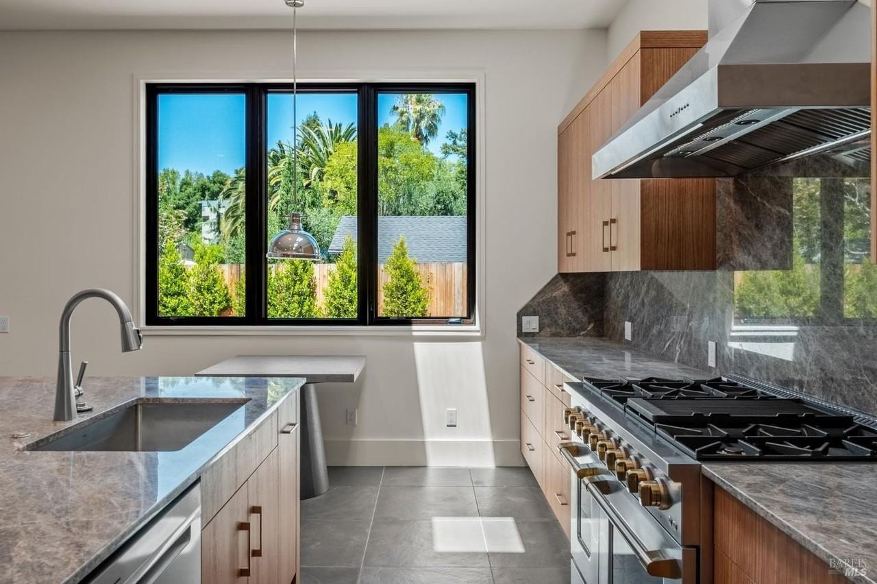 1428 Allyn Ave - Photo 7 of 50
