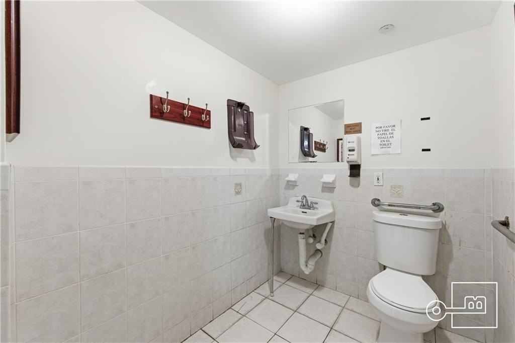 577 Prospect Ave - Photo 6 of 14