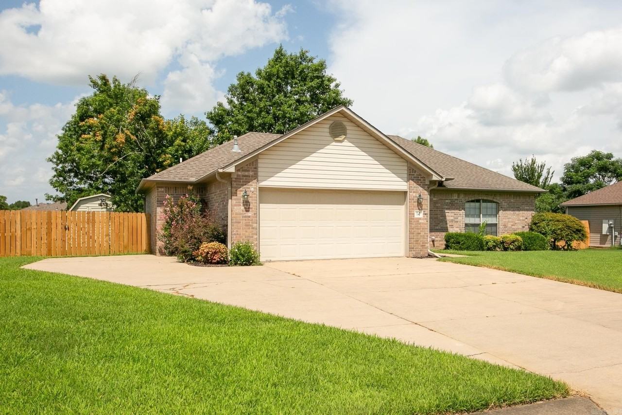 14 Haywood Dr - Photo 2 of 32