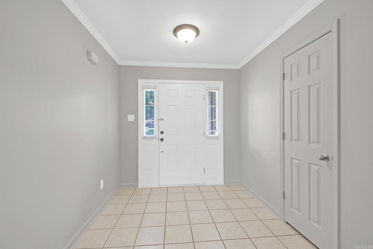 14 Haywood Dr - Photo 3 of 32