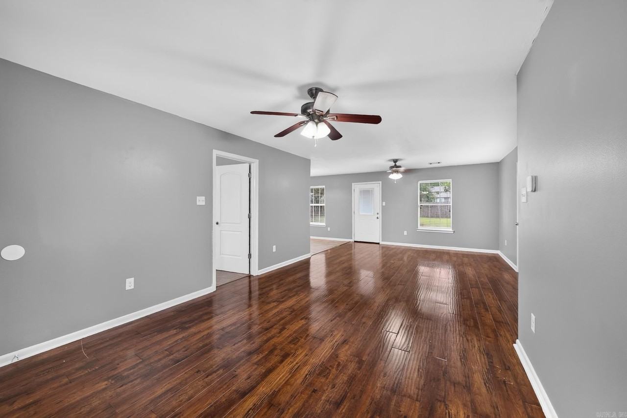 15 Burns Dr - Photo 4 of 34