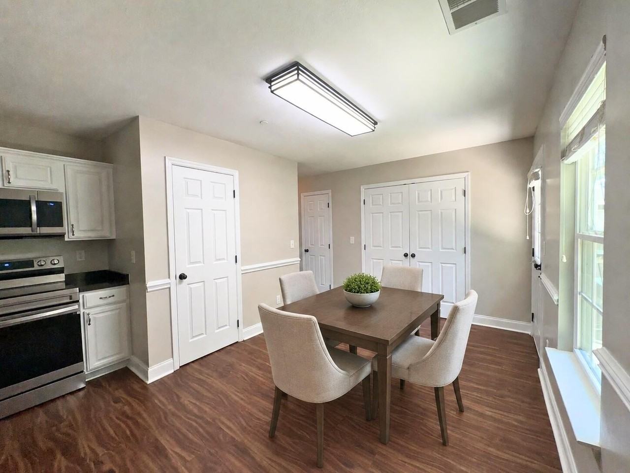 1126 Maple Tree Ln - Photo 4 of 35