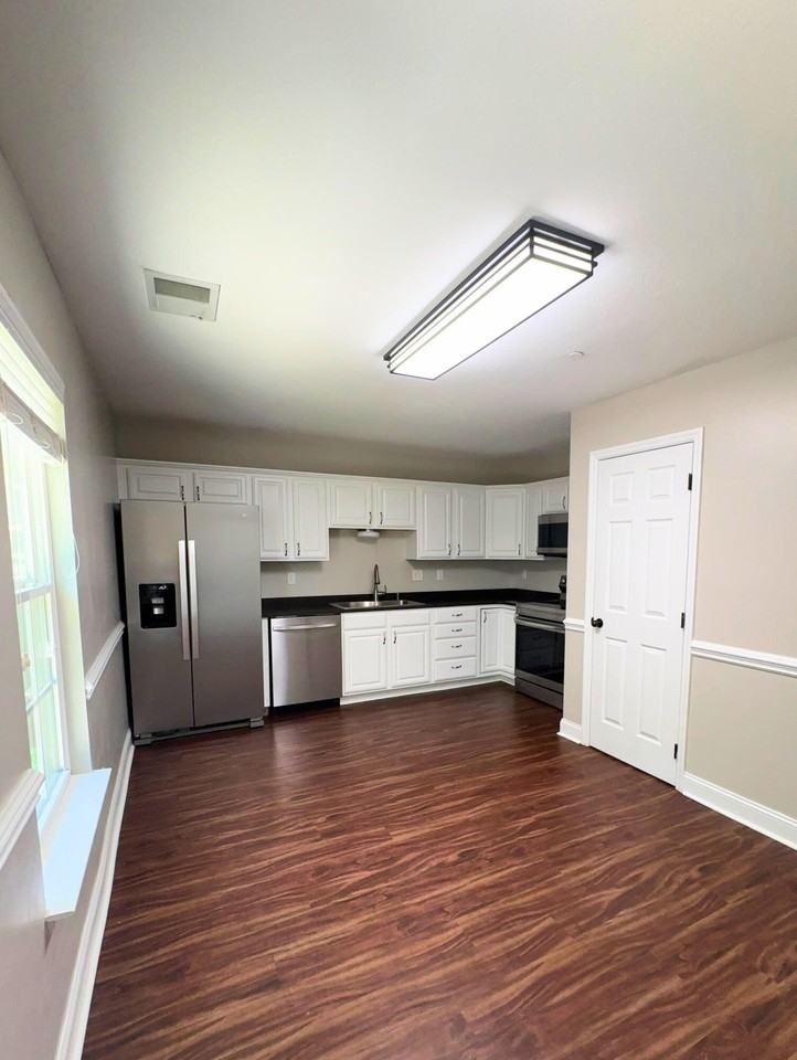 1126 Maple Tree Ln - Photo 6 of 35