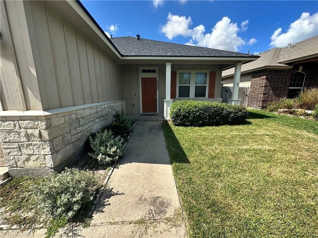 2545 Las Brisas St - Photo 2 of 38