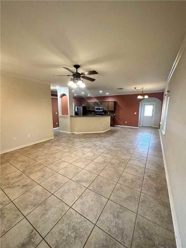 2545 Las Brisas St - Photo 3 of 38